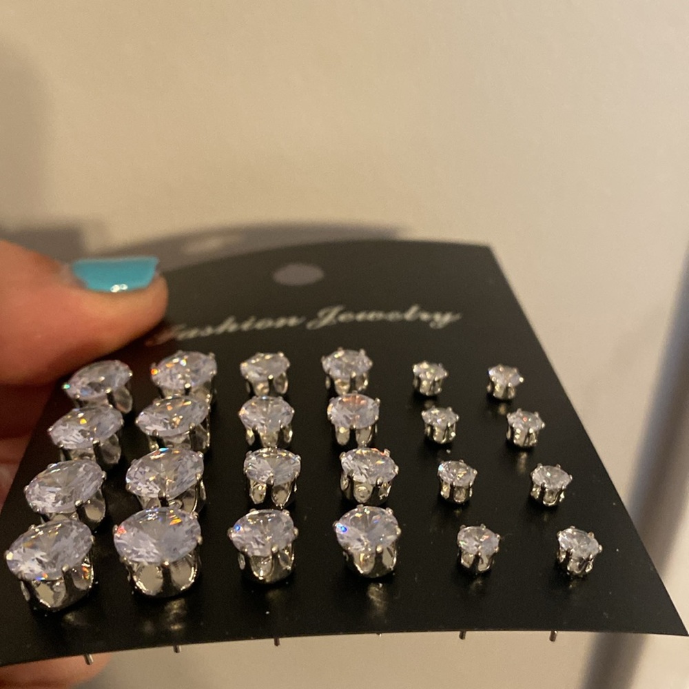 12pairs of earrings - Picture 3 of 3